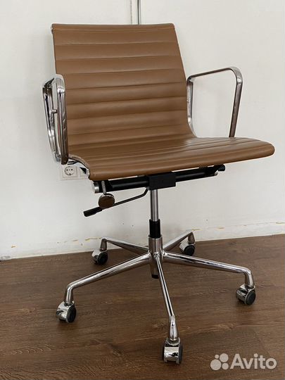 Компьютерное кресло Eames Office Chair