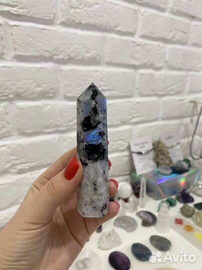 Лунный камень беломорит