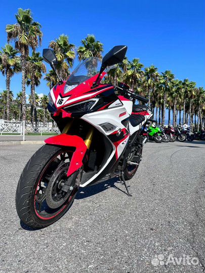 Электромотоцикл Yamaha R3