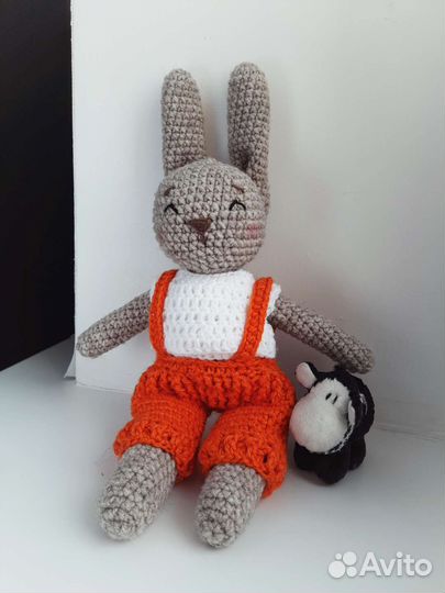 Вязаные игрушки зайчик