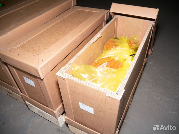 Стекло кабины лобовое Хитачи ZX33U-5A