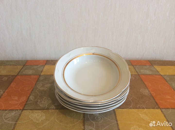 Тарелки белые глубокие с золотой каёмкой СССР 1962