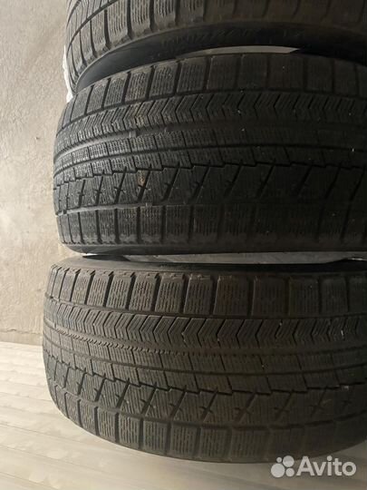 Bridgestone Blizzak VRX 245/40 R18
