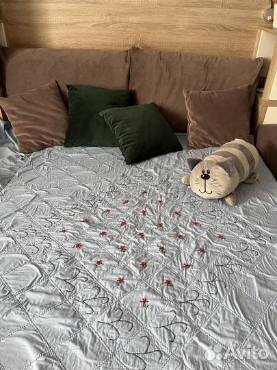 Покрывало на кровать с рюшами голубое