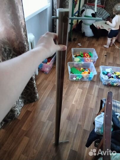 Детская кроватка с маятником и ящиком