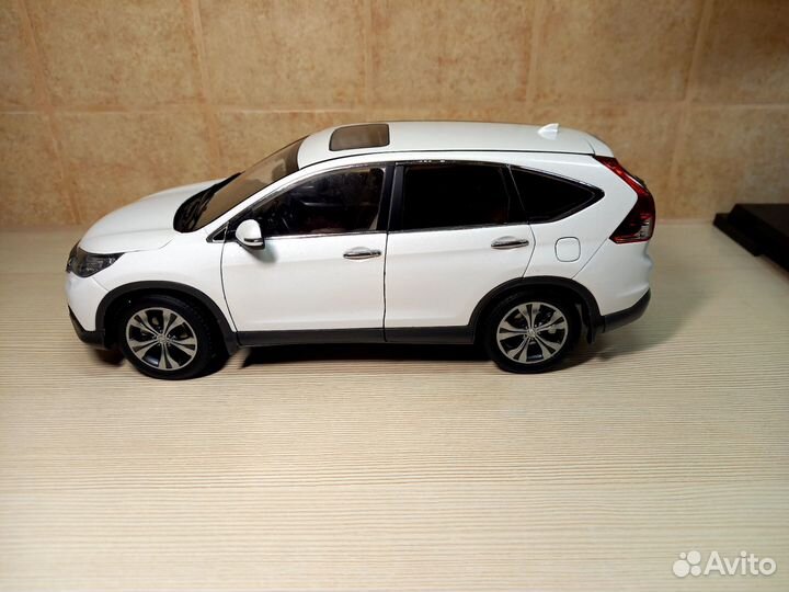 Модель автомобиля Honda CR-V 4 2012 1/18