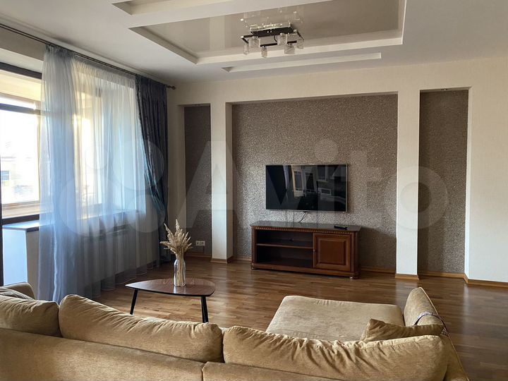 4-к. квартира, 147,6 м², 3/6 эт.