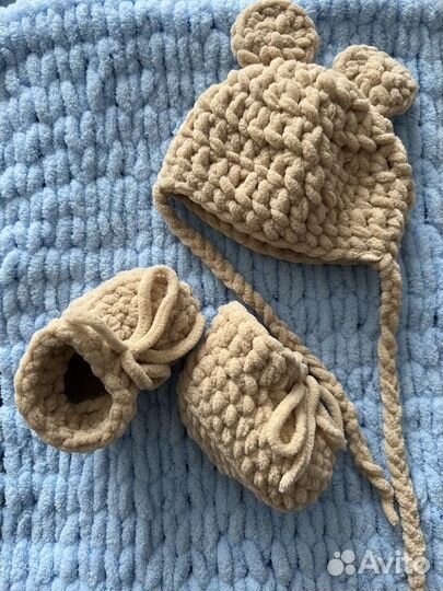 Шапочка и пинетки