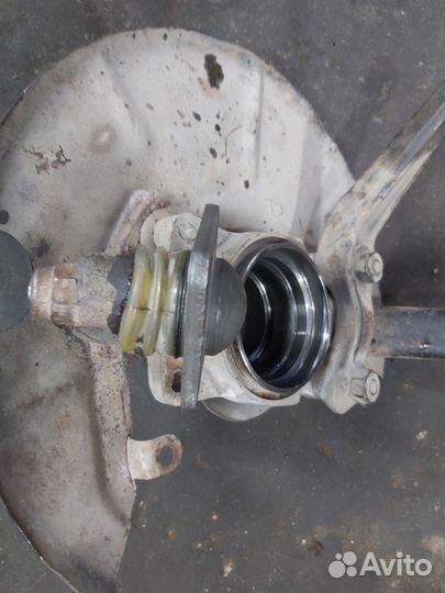 Поворотный кулак с тормозным диском