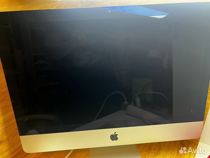 Apple iMac 21.5 core i5 8GB RAM 1TB Intel Iris pro