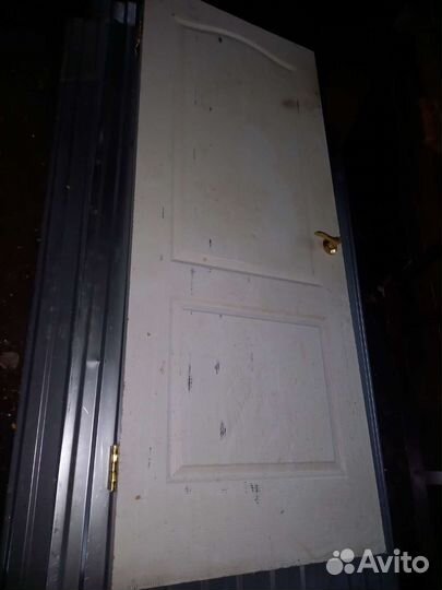 Дверь входная деревянная