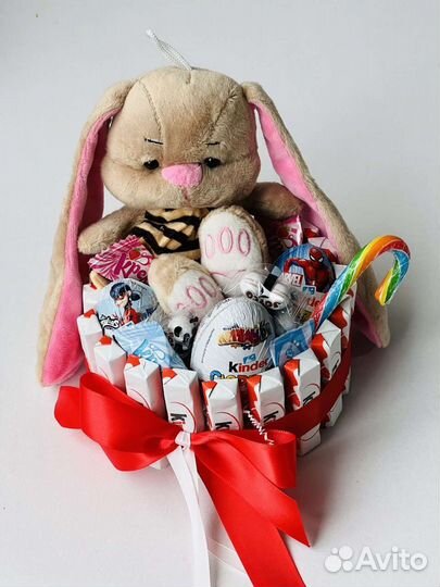 Киндер торт с кроликом символом нового 2023 года