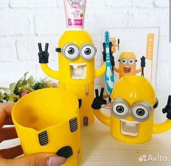 Дозатор для зубной пасты в виде миньона