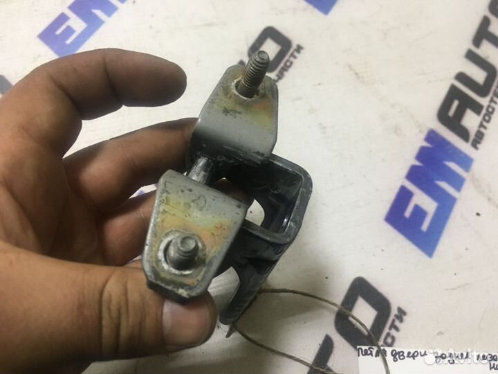 Петля двери задняя левая нижняя Митсубиси Лансер 9