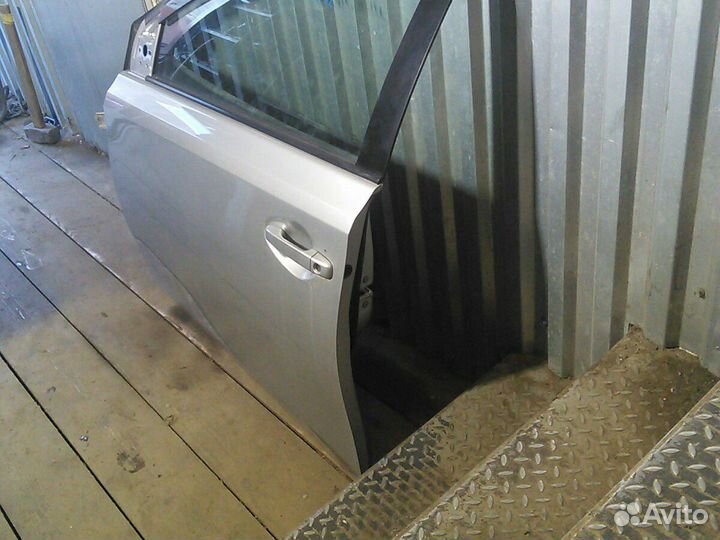 Дверь передняя левая Тойота аурис Е18
