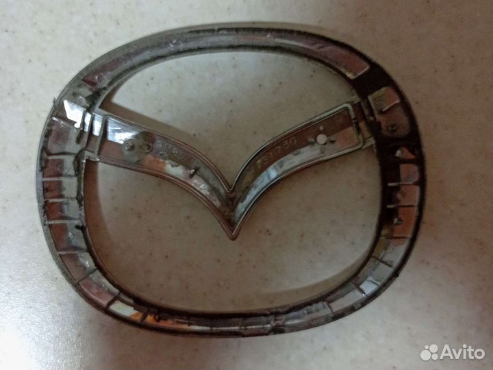 Эмблема mazda 3