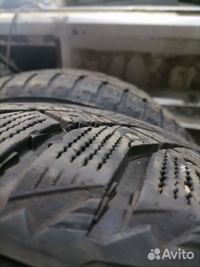 Nitto Therma Spike 235/55 R17