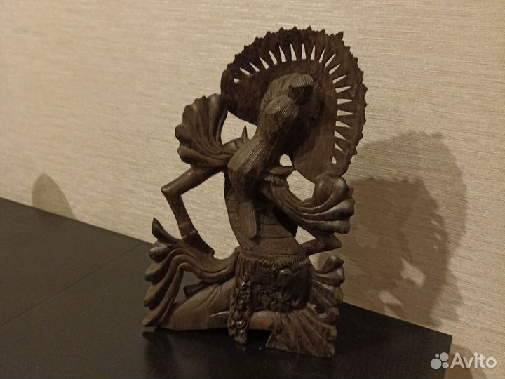 Деревянная статуэтка 