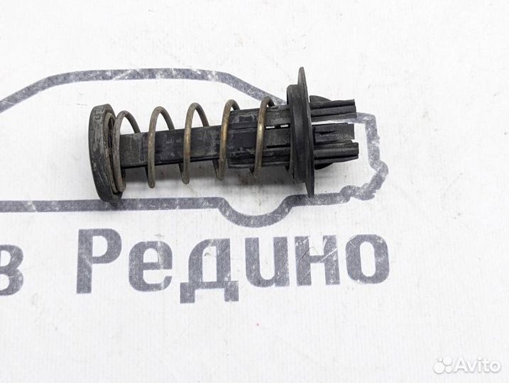 Упор капота w204 C-class 271.920