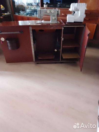 Швейная машинка с оверлоком