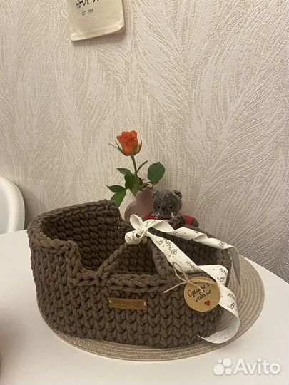 Вязаная люлька для куклы