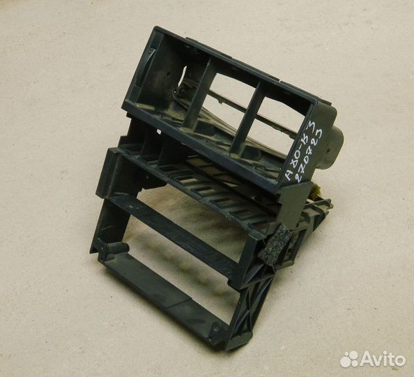 Консоль центральная Audi 80 B3