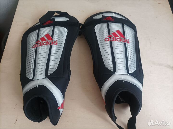 Футбольные щитки L Adidas