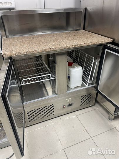 Холодильный стол