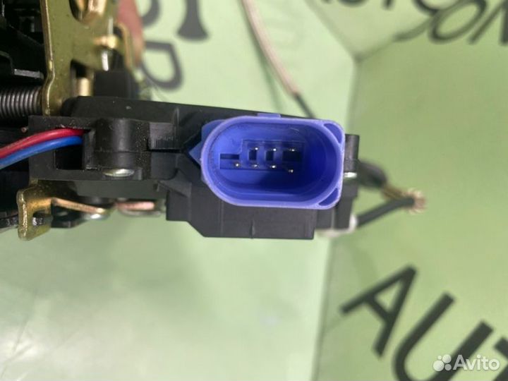 Замок задний правый Volkswagen Touareg 7L дорест