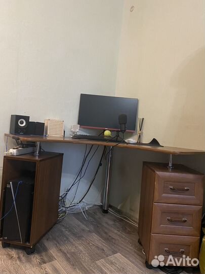 Компьютерный стол угловой