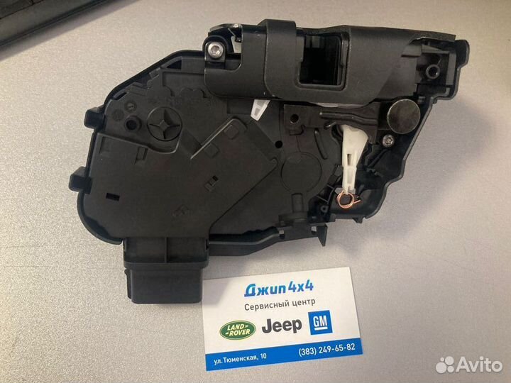 Замок двери передней левой Land Rover