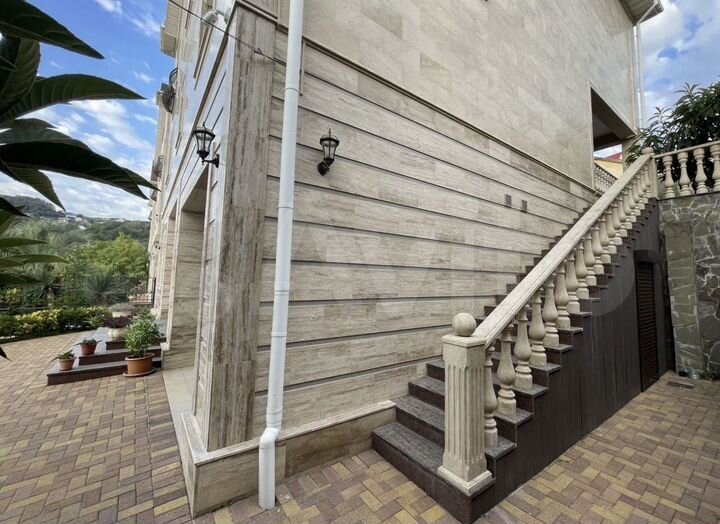 Дом 423 м² на участке 6 сот.