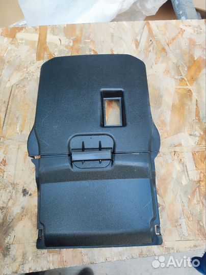 Крышка аккумулятора Ford Kuga 2012Focus III C-MAX