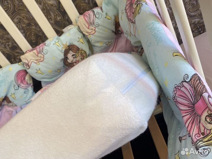 Детская кроватка с маятником