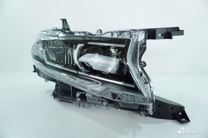 Фара правая Toyota Land Cruiser Prado 150 2017