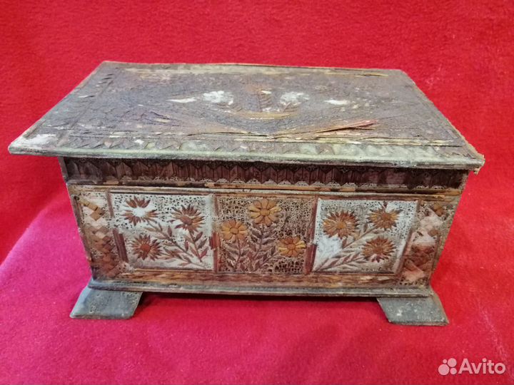Старинная деревянная шкатулка. Ларец