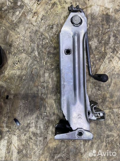 Домкрат Mercedes Benz S w221