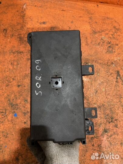 Блок предохранителей моторный Kia Sorento 1