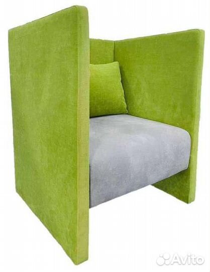 Кресло с высокой спинкой в офис