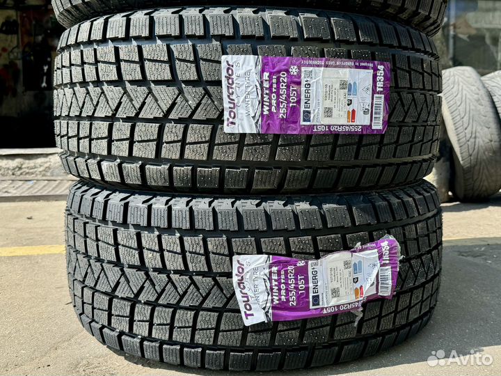 Tourador Winter Pro TSS1 255/45 R20 105T