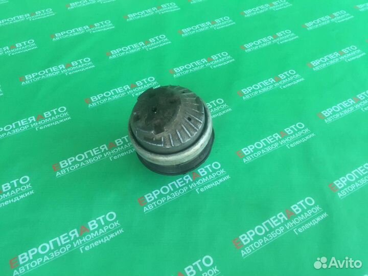 Подушка (опора) двигателя Mercedes W220