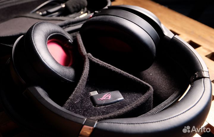 Беспроводная гарнитура Asus ROG strix GO 2.4 punk