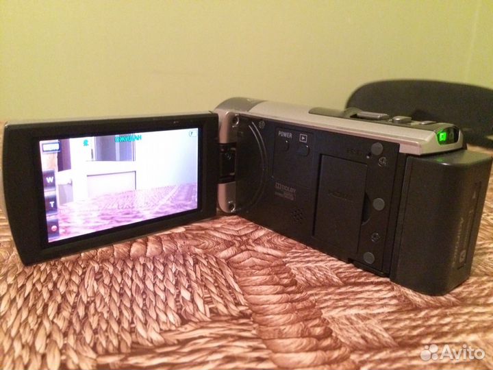 Продам видеокамеру Sony HDR-CX130E