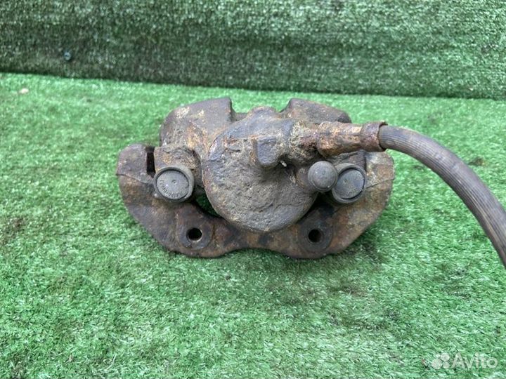 Тормозной суппорт передний правый Ford Focus 2