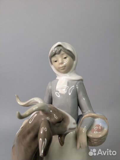 Статуэтка Девушка с козой Lladro