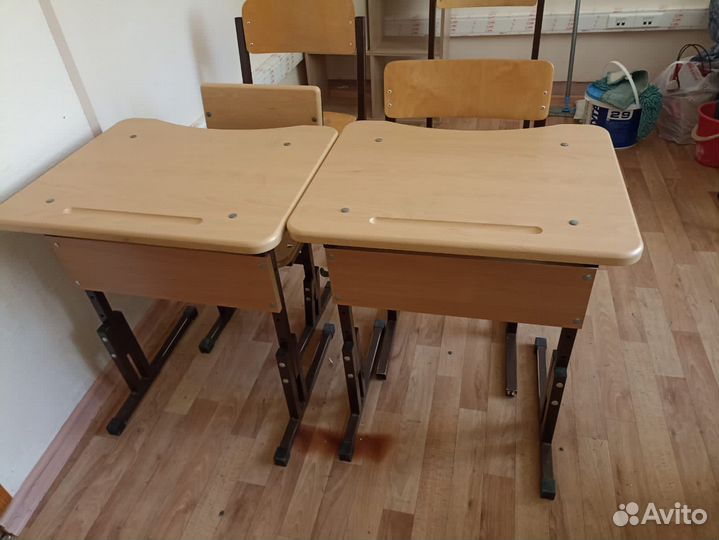 Школьная парта и стул