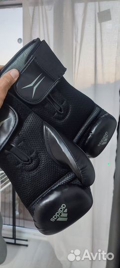 Боксерские перчатки adidas 16oz