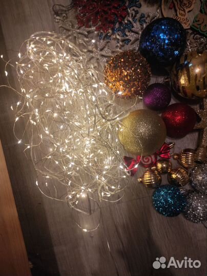 Ёлочные игрушки, гирлянды
