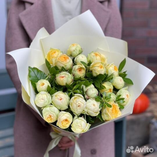 Букет из 11 кустовой пионовидной розы