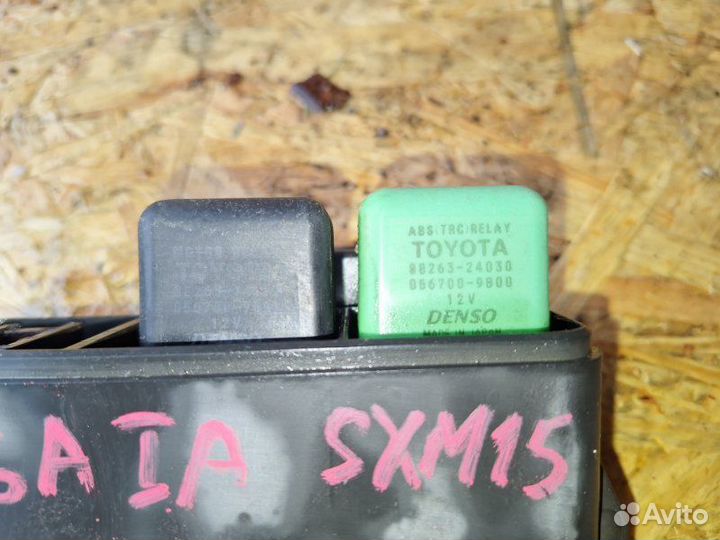 Блок реле Toyota Gaia SXM1#G 2000